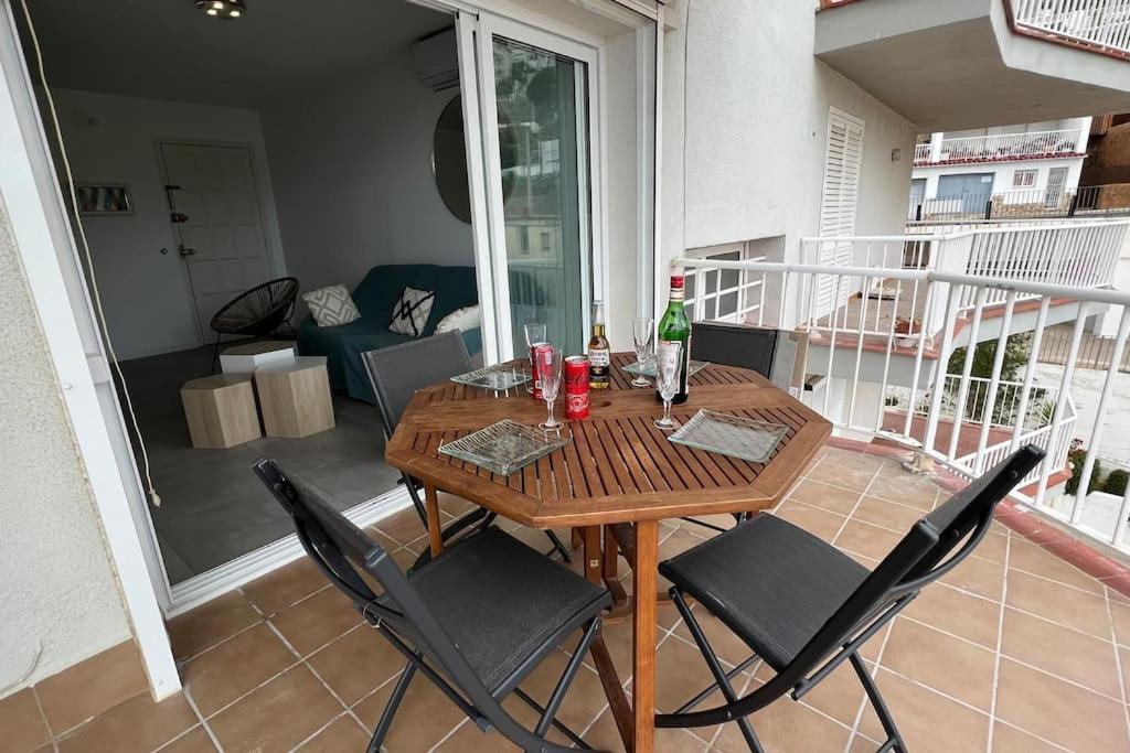 Apartamento Tres Habitaciones Con Vistas Al Mar En Roses Exterior photo
