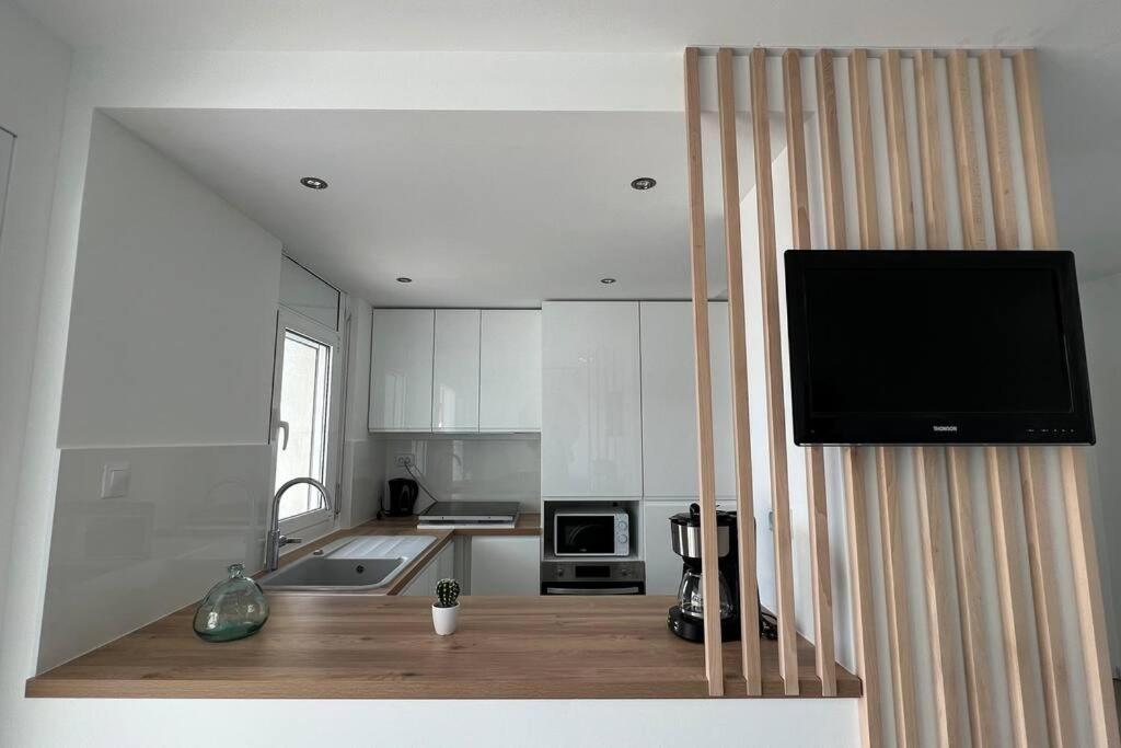 Apartamento Tres Habitaciones Con Vistas Al Mar En Roses Exterior photo